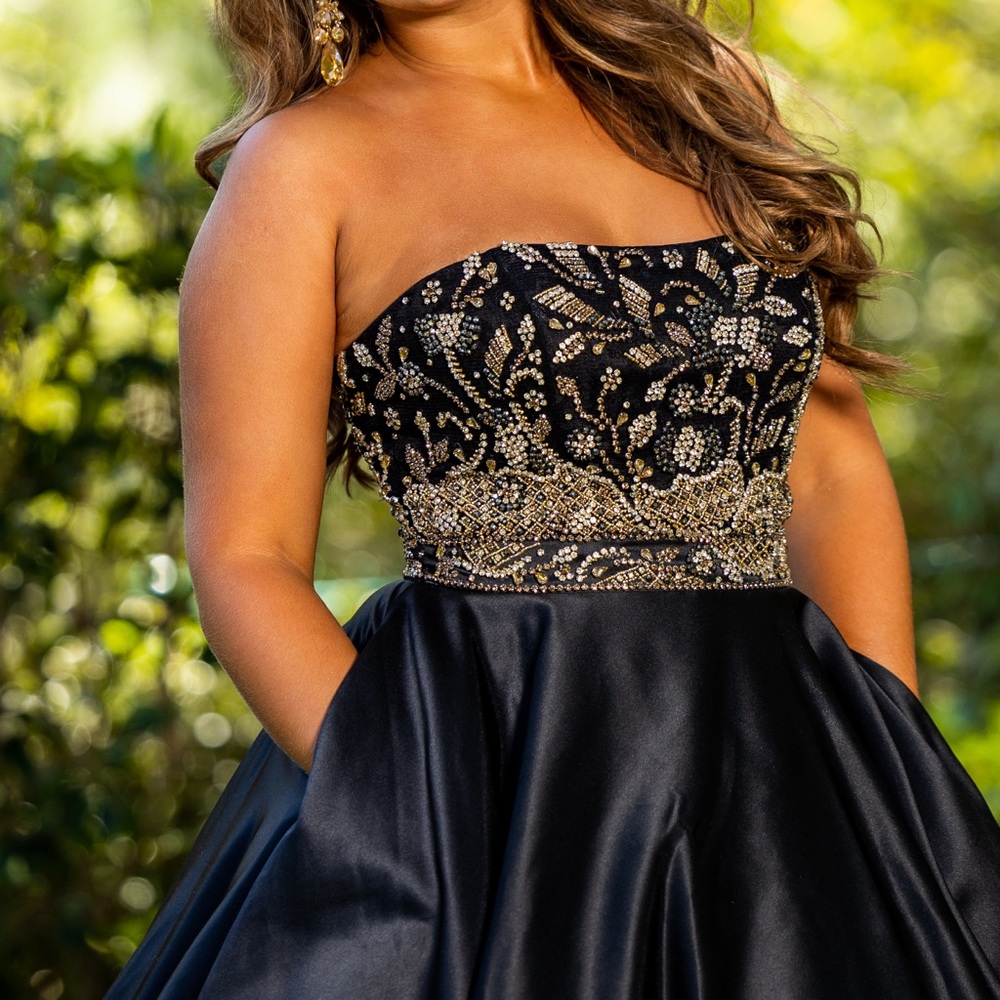 Sherri Hill Style 54269 Size 6 Black - Picture 3 of 3